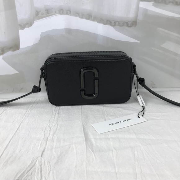 Marc Jacobs Black Crossbody Bag with Logo Accent - Picture 3 of 11